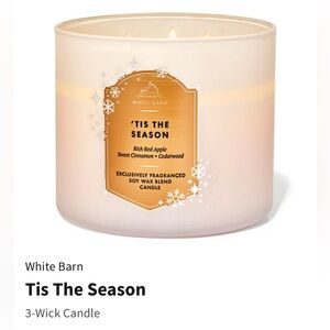 NIB White Barn “‘Tis The Season” Scented 3-Wick Candle w Decorative Metal Lid.